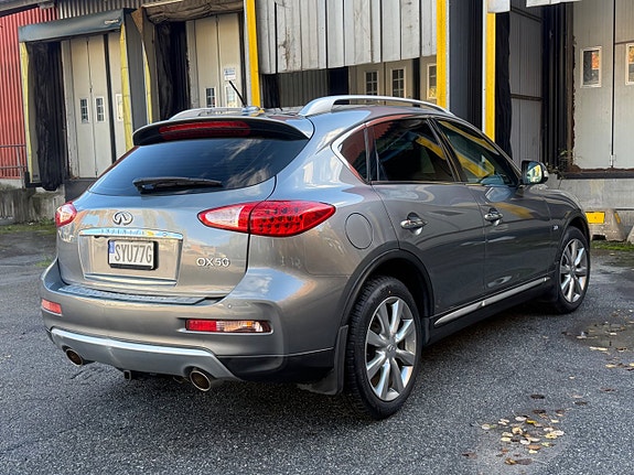 Infiniti QX50 10 of 21