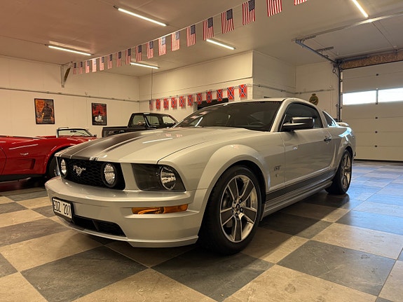Ford Mustang 6 of 27