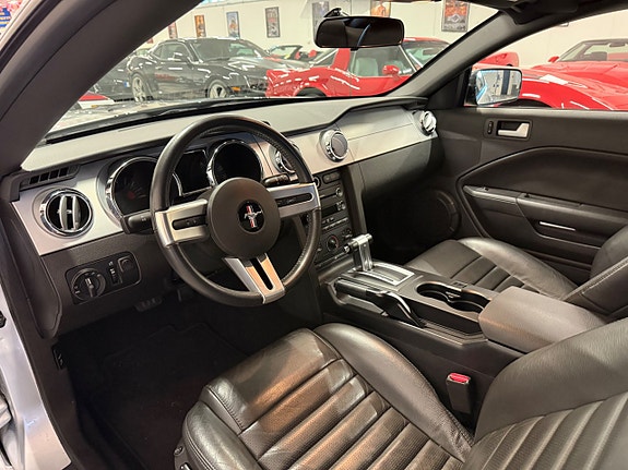 Ford Mustang 21 of 27