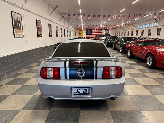 Ford Mustang 10 of 27