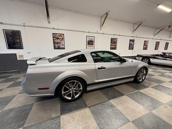 Ford Mustang 12 of 27