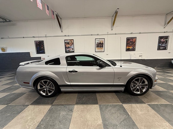 Ford Mustang 2 of 27