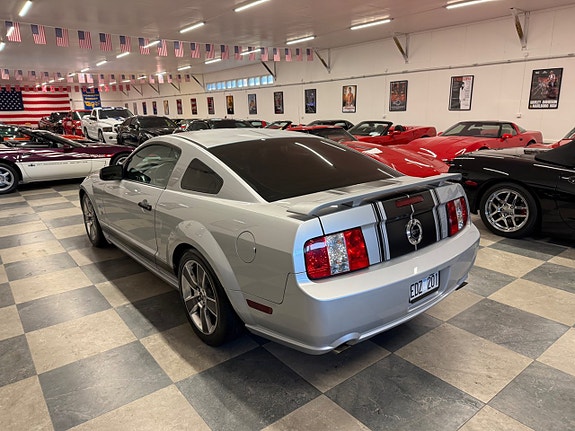 Ford Mustang 9 of 27