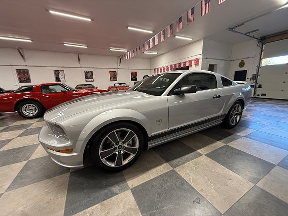 Ford Mustang 7 of 27