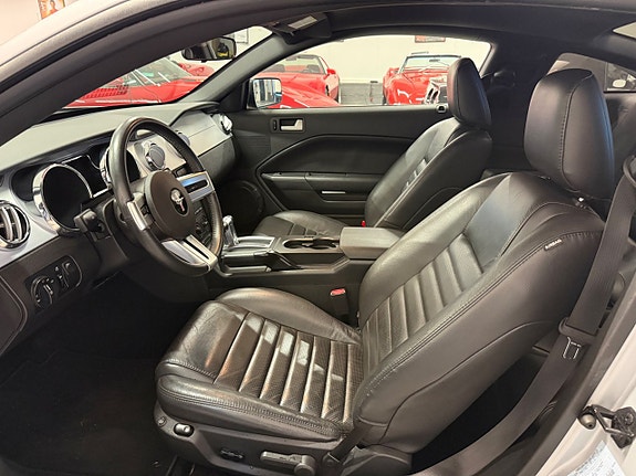 Ford Mustang 20 of 27