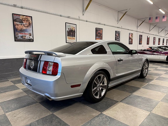 Ford Mustang 11 of 27