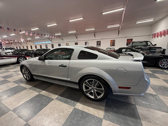 Ford Mustang 8 of 27