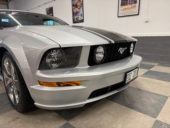 Ford Mustang 16 of 27