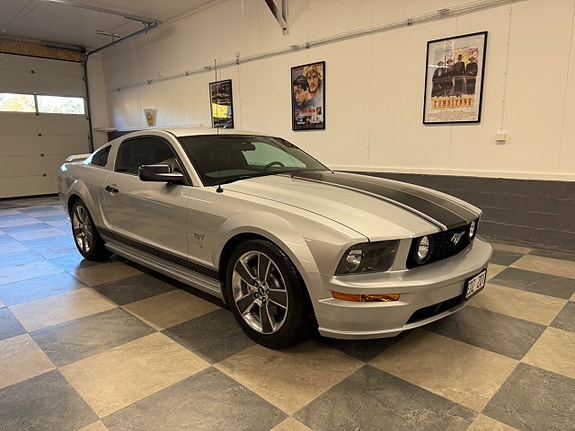 Ford Mustang 3 of 27