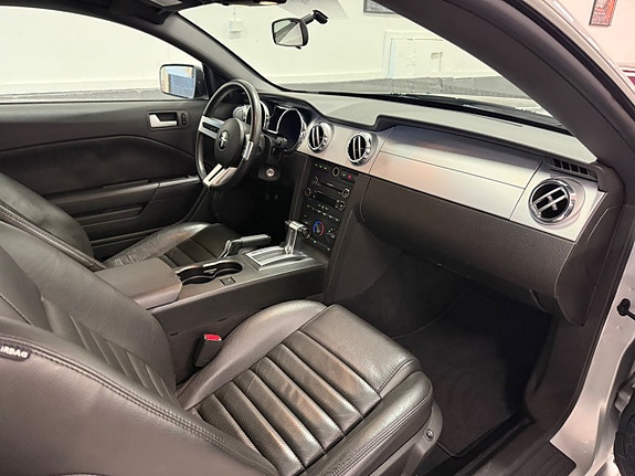 Ford Mustang 25 of 27