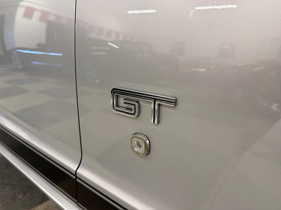 Ford Mustang 14 of 27