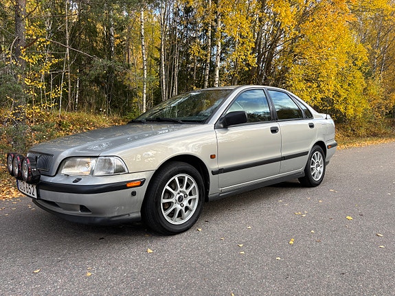 Volvo S40 2 of 3