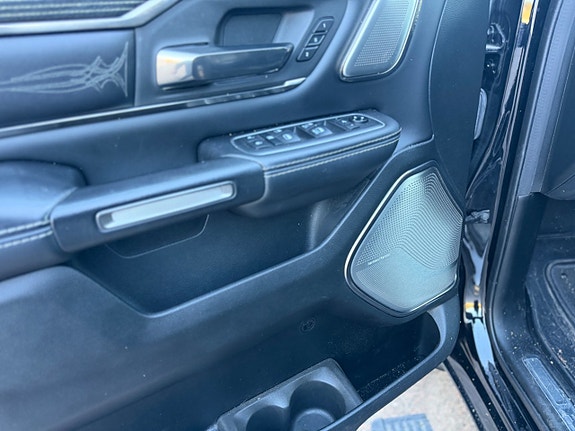 Dodge RAM 1500 15 of 18