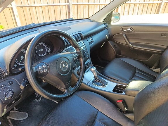 Mercedes-Benz C180 3 of 6