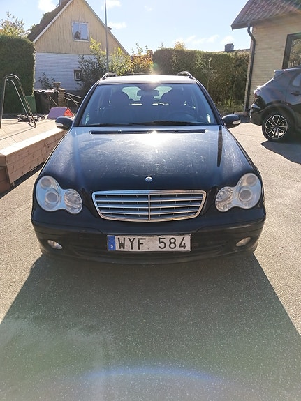 Mercedes-Benz C180 2 of 6