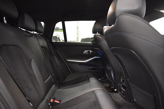 BMW 330e 13 of 23