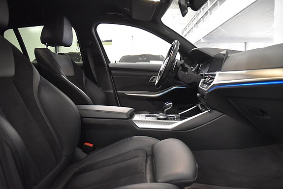 BMW 330e 12 of 23
