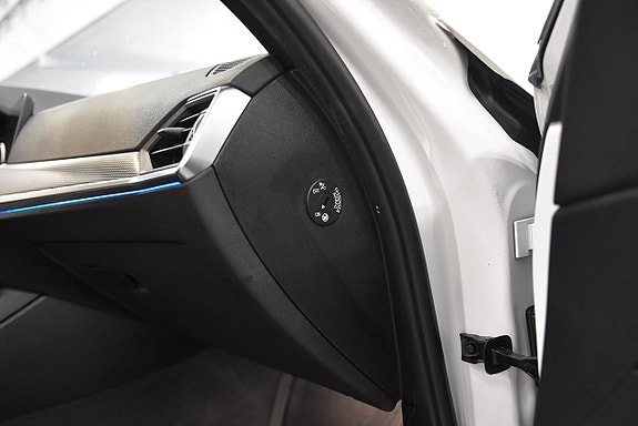 BMW 330e 14 of 23