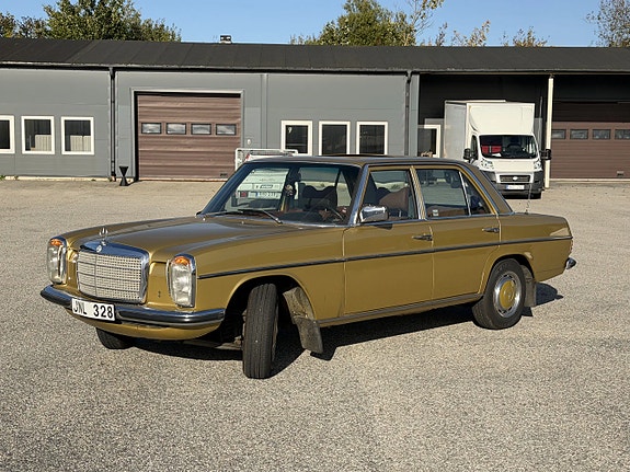 Mercedes-Benz 200 3 of 7