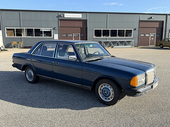 Mercedes-Benz 200 5 of 7