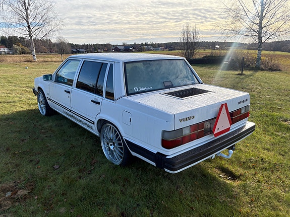 Volvo 740 2 of 5