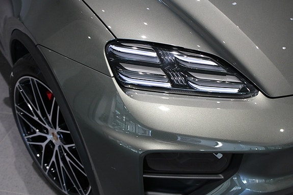 Porsche Macan 4S 9 of 18