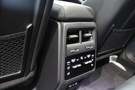 Porsche Macan 4S 18 of 18