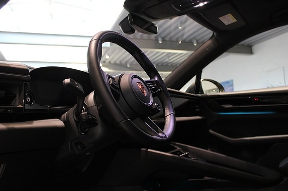 Porsche Macan 4S 3 of 18