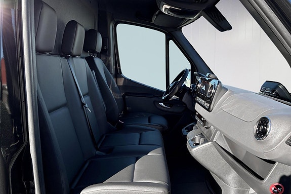 Mercedes-Benz Sprinter 319 12 of 16