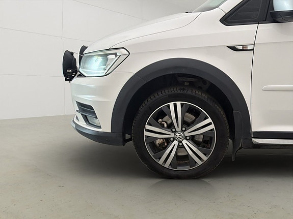 Volkswagen Caddy Alltrack 28 of 30