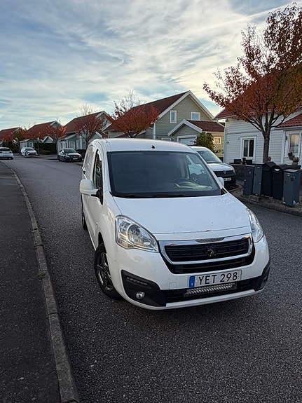 Peugeot Partner 2 of 6