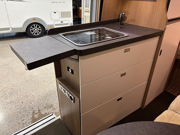 Carthago Malibu Van 600 DB Automat / 150 hk / Solcell / 5,99 / Extraljus / 3.500 5 of 21