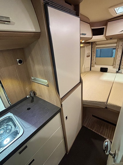 Carthago Malibu Van 600 DB Automat / 150 hk / Solcell / 5,99 / Extraljus / 3.500 7 of 21
