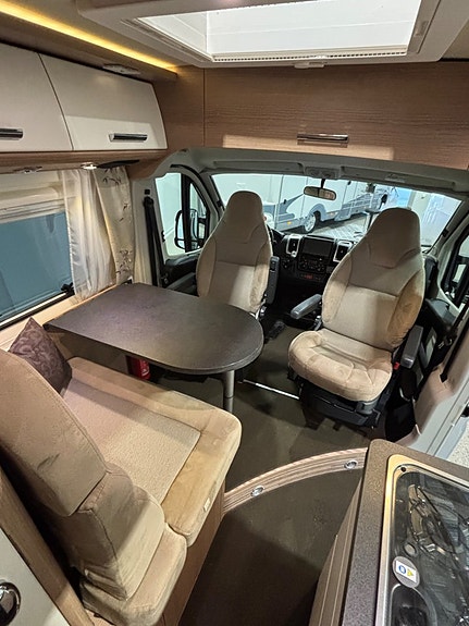 Carthago Malibu Van 600 DB Automat / 150 hk / Solcell / 5,99 / Extraljus / 3.500 8 of 21