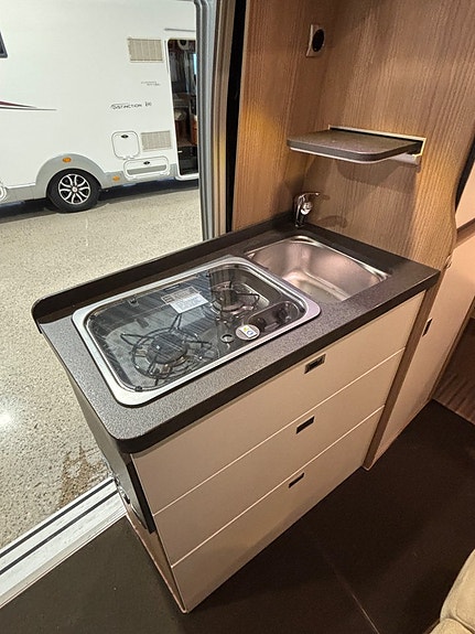 Carthago Malibu Van 600 DB Automat / 150 hk / Solcell / 5,99 / Extraljus / 3.500 10 of 21