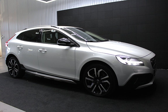 Volvo V40 Cross Country 8 of 20
