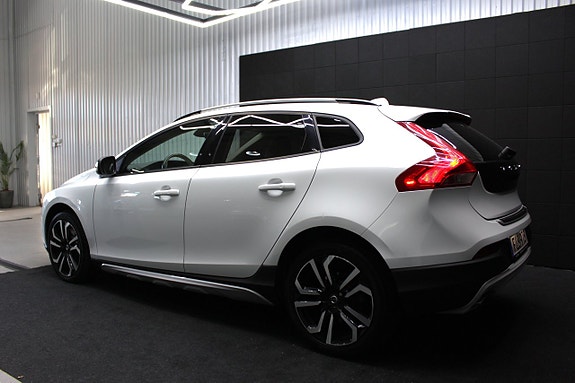 Volvo V40 Cross Country 4 of 20