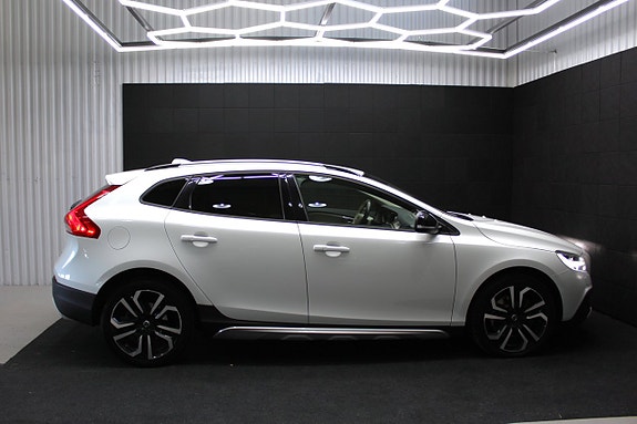 Volvo V40 Cross Country 7 of 20