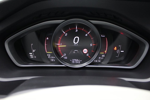 Volvo V40 Cross Country 14 of 20
