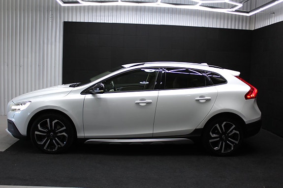Volvo V40 Cross Country 3 of 20