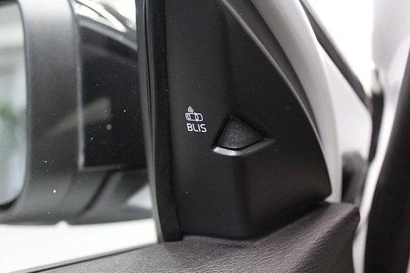 Volvo V40 Cross Country 19 of 20