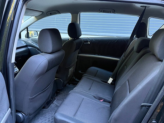 Toyota Corolla Verso 7 of 8