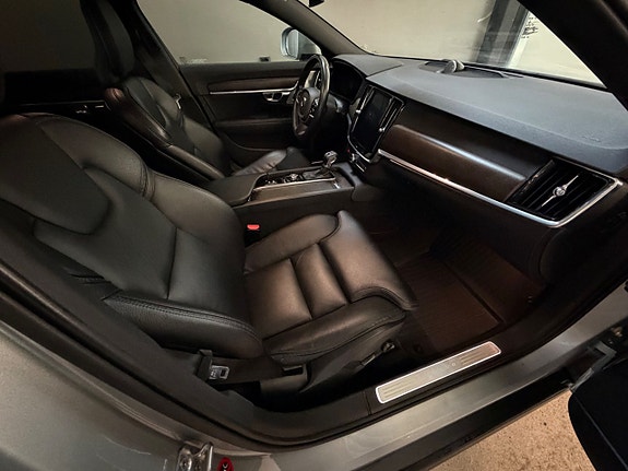 Volvo V90 Cross Country 7 of 18