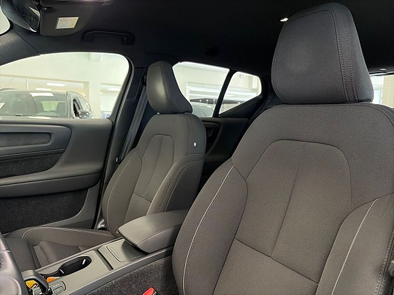 Volvo EX40 10 of 28