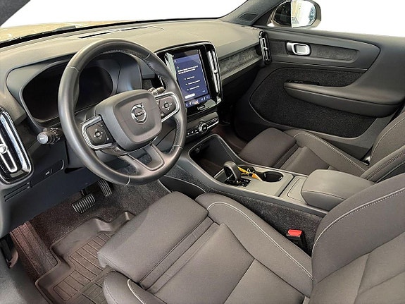 Volvo EX40 11 of 28