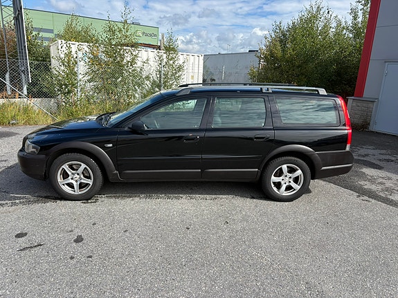 Volvo XC70 2 of 9