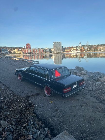 Volvo 740 2 of 5