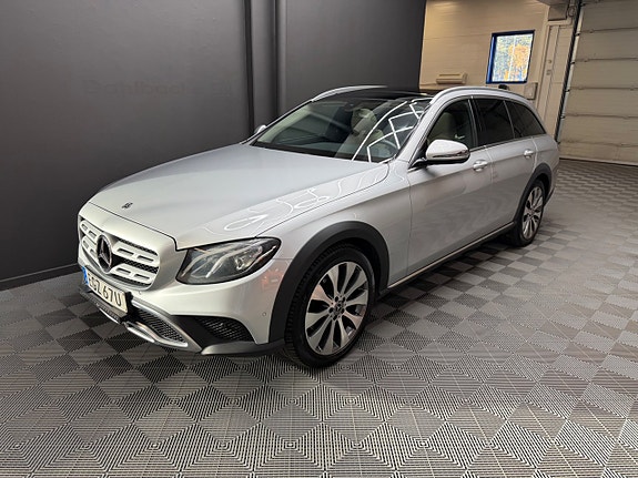 Mercedes-Benz E220 d 2 of 14