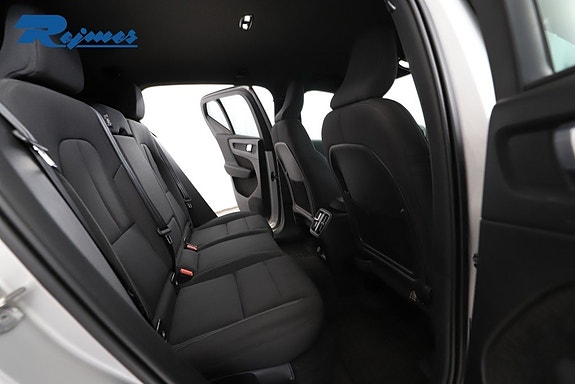 Volvo EX40 8 of 30