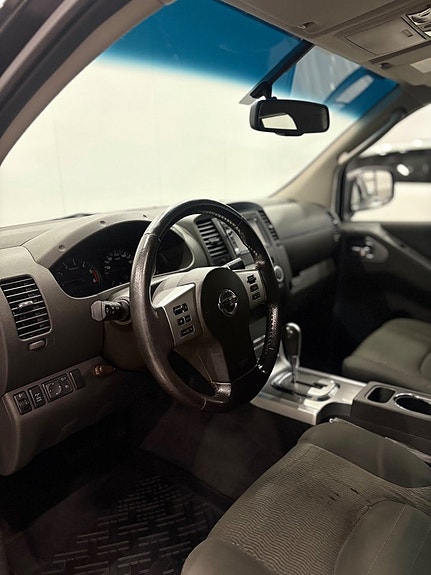 Nissan Navara D40 2.5 dCi 190 ch 4x4 BVA – Double Cabine – Caméra – GPS – 118 000 km
